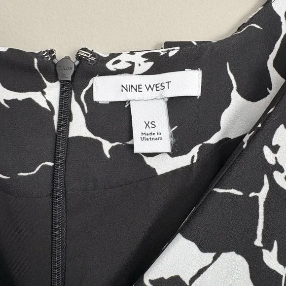 Black & White Floral Maxi Dress V-Neck Bubble Sleeve Ruffle Hem | XS | Nine West - Picture 4 of 4